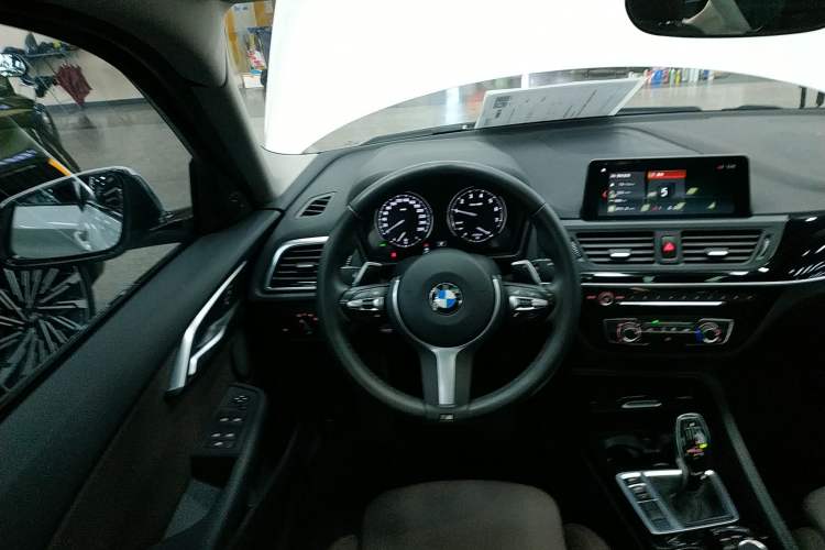 Used BMW 1 Series 2020 125i Leading Model M Sport Package Steering Wheel