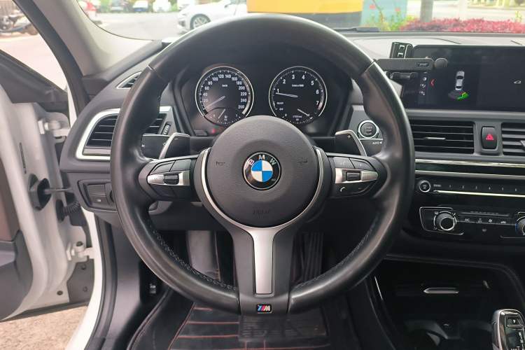 Used BMW 1 Series 2020 125i Leading Model M Sport Package Steering Wheel