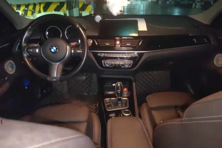 Used BMW 1 Series 2021 120i M Sport Night Edition Center Console