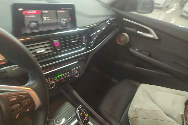 Used BMW 1 Series 2021 120i M Sport Edition Audio And AC Panel