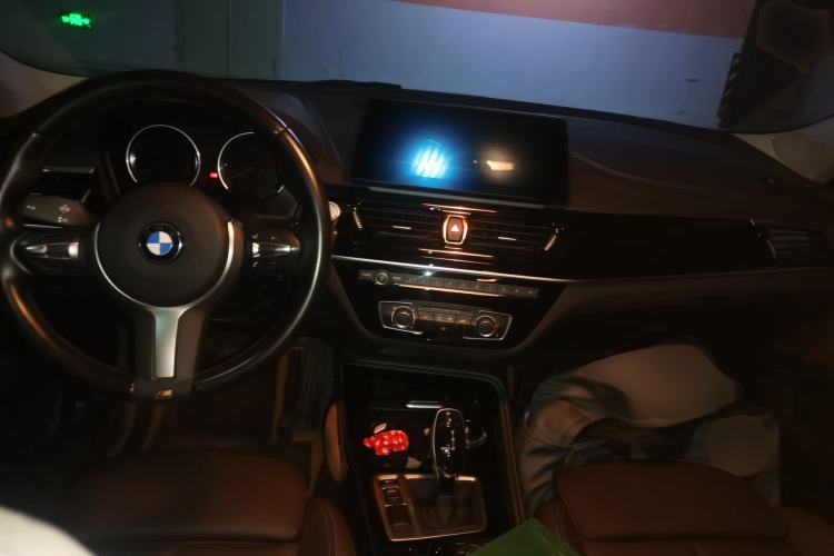 Used BMW 1 Series 2021 120i M Sport Night Edition Center Console