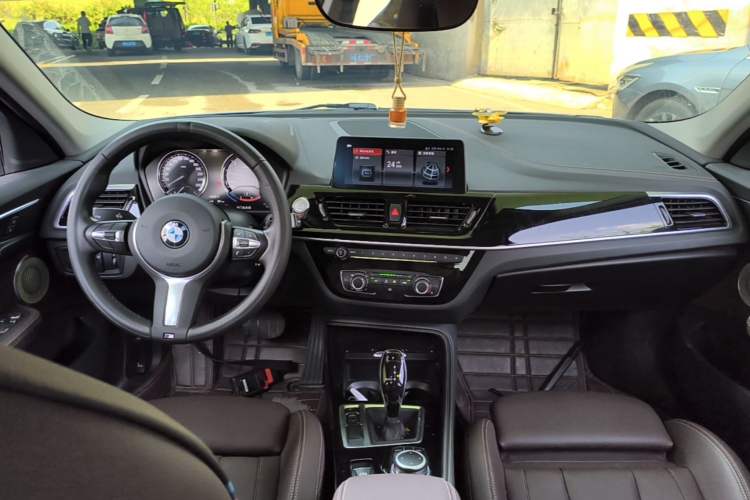 Used BMW 1 Series 2021 125i M Sport Night Edition Center Console