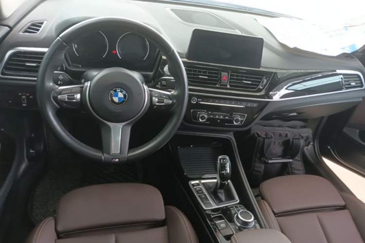 Used BMW 1 Series 2021 120i M Sport Night Edition Center Console