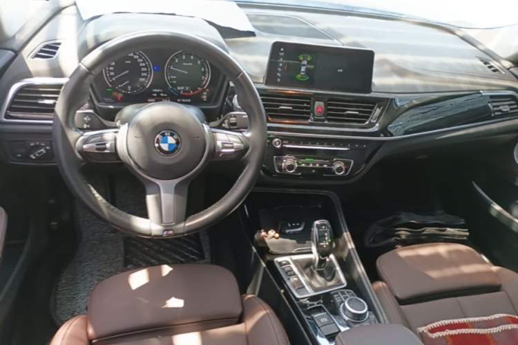 Used BMW 1 Series 2021 120i M Sport Night Edition Center Console