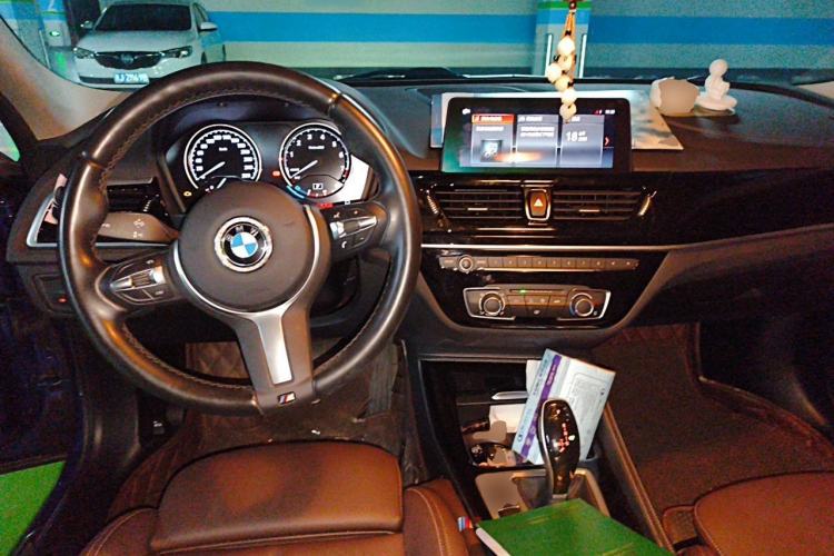 Used BMW 1 Series 2021 120i M Sport Night Edition Center Console
