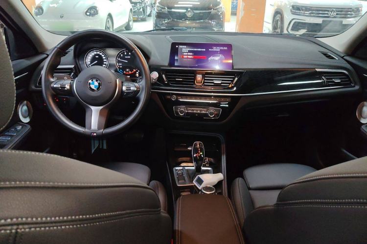 Used BMW 1 Series 2021 120i M Sport Night Edition Center Console