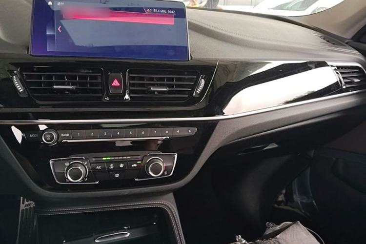 Used BMW 1 Series 2021 125i M Sport Night Edition Center Console