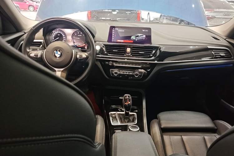 Used BMW 1 Series 2021 125i M Sport Night Edition Center Console
