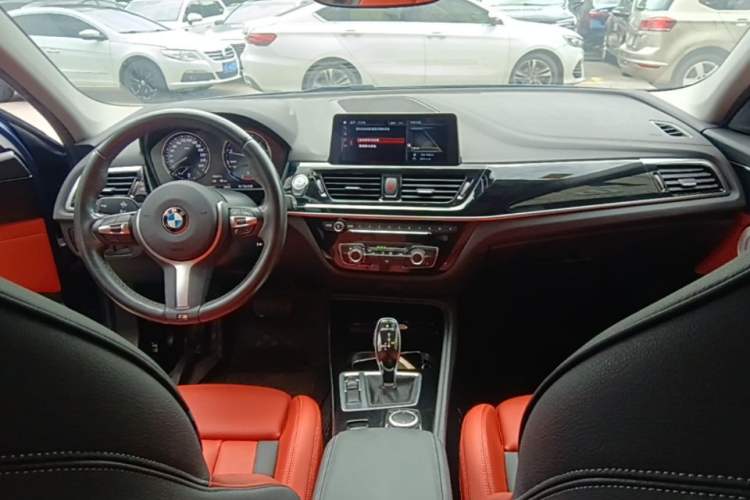 Used BMW 1 Series 2021 125i M Sport Night Edition Center Console