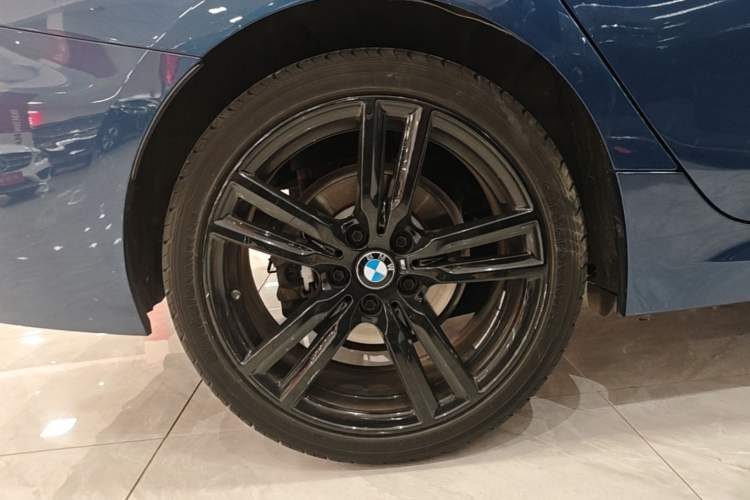 Used BMW 1 Series 2021 125i M Sport Night Edition Right Rear Wheel Hub