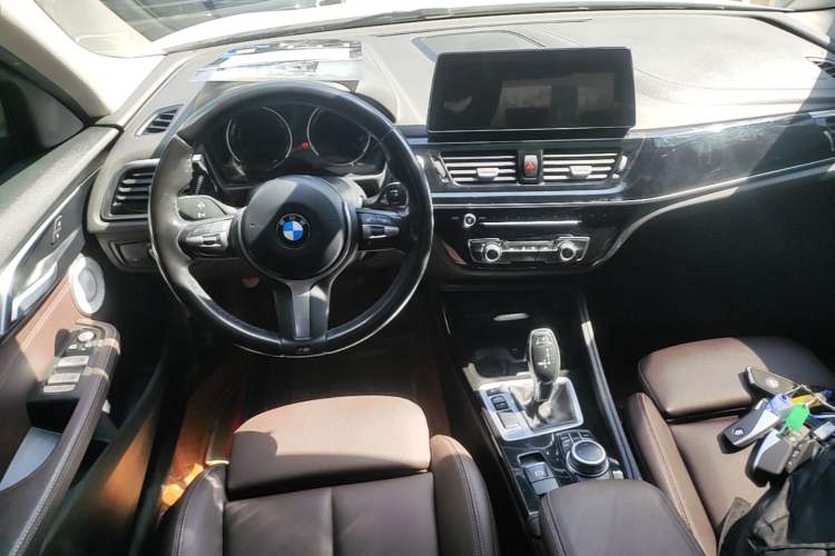 Used BMW 1 Series 2021 120i M Sport Night Edition Center Console