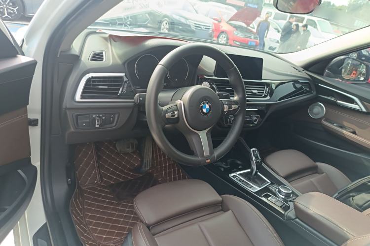 Used BMW 1 Series 2021 120i M Sport Night Edition Center Console