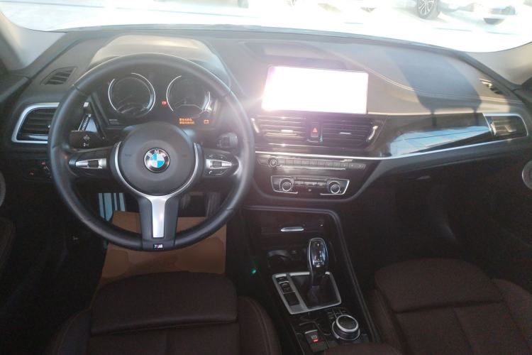 Used BMW 1 Series 2021 120i M Sport Night Edition Center Console