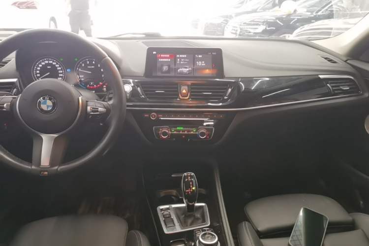 Used BMW 1 Series 2021 120i M Sport Night Edition Center Console
