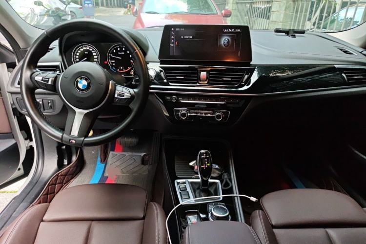Used BMW 1 Series 2021 120i M Sport Night Edition Center Console