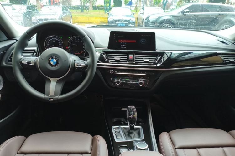 Used BMW 1 Series 2021 125i M Sport Night Edition Center Console