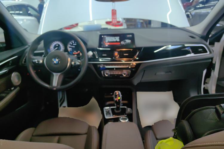 Used BMW 1 Series 2021 120i M Sport Night Edition Center Console
