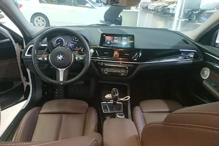 Used BMW 1 Series 2021 120i M Sport Night Edition Center Console