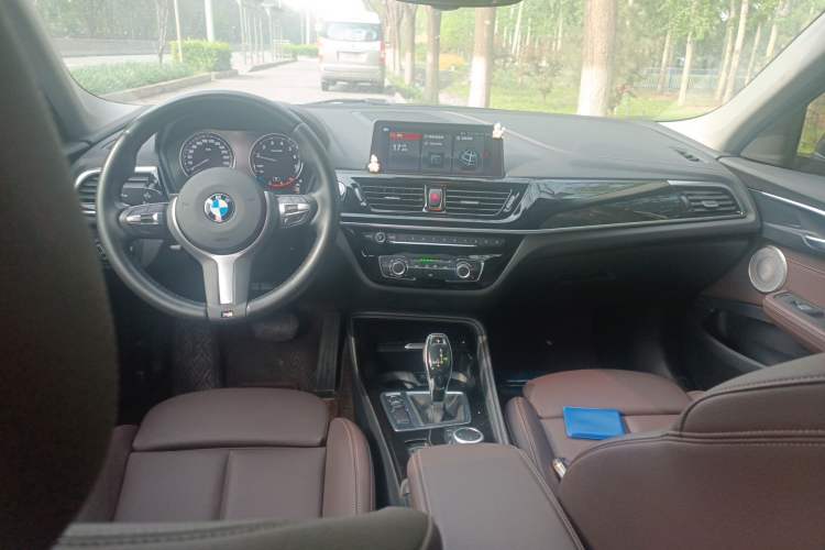Used BMW 1 Series 2021 120i M Sport Night Edition Center Console