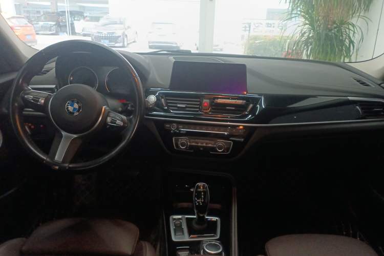Used BMW 1 Series 2021 120i M Sport Night Edition Center Console