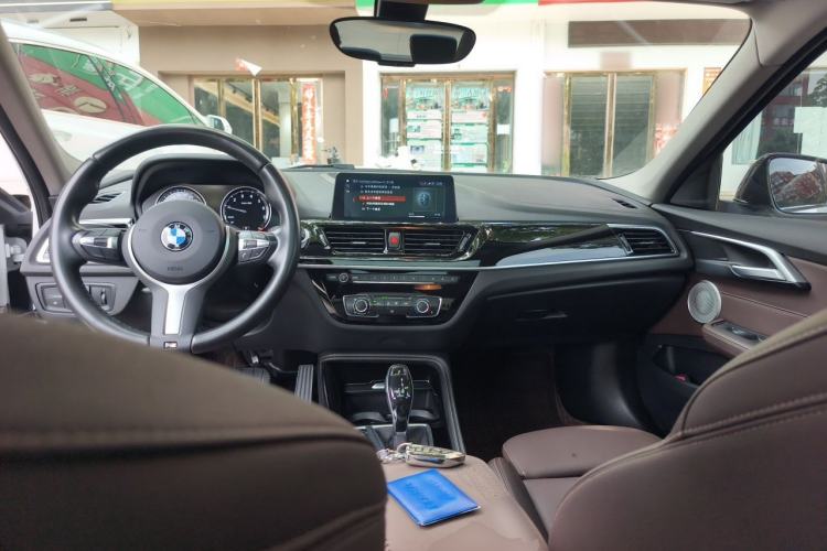 Used BMW 1 Series 2021 120i M Sport Night Edition Center Console