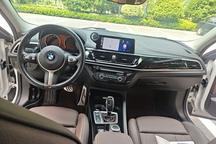 Used BMW 1 Series 2021 125i M Sport Night Edition Center Console