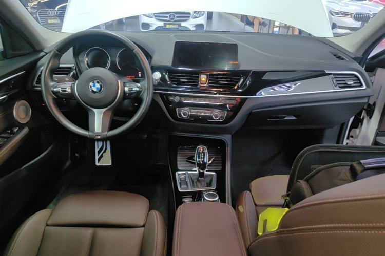 Used BMW 1 Series 2021 120i M Sport Night Edition Center Console
