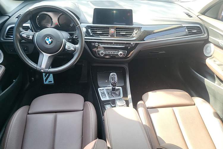 Used BMW 1 Series 2021 120i M Sport Night Edition Center Console