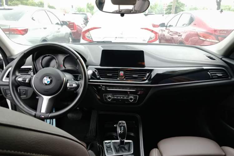 Used BMW 1 Series 2021 120i M Sport Night Edition Center Console