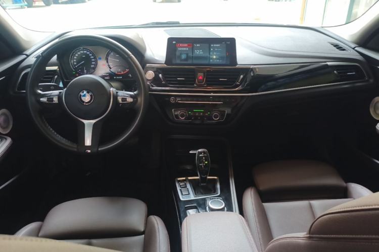 Used BMW 1 Series 2021 120i M Sport Night Edition Center Console