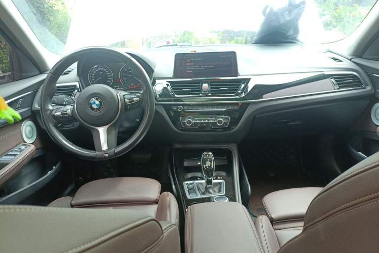 Used BMW 1 Series 2021 120i M Sport Night Edition Center Console