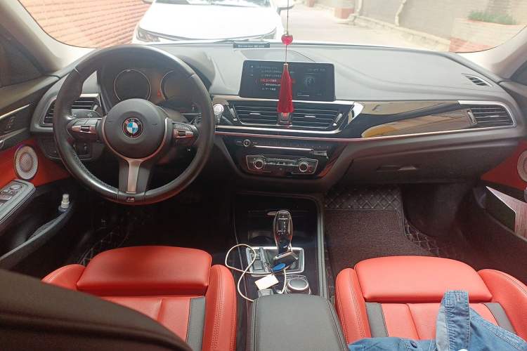 Used BMW 1 Series 2021 125i M Sport Night Edition Center Console