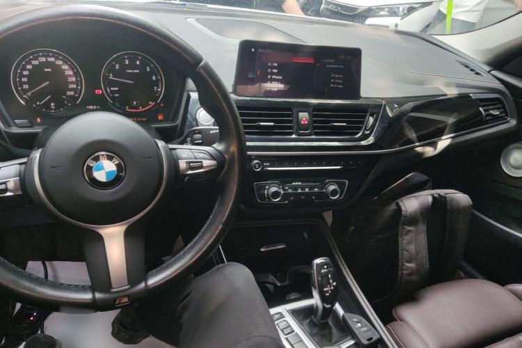 Used BMW 1 Series 2021 125i M Sport Night Edition Center Console