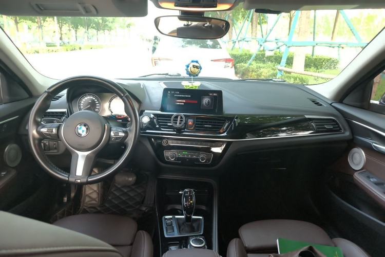 Used BMW 1 Series 2021 120i M Sport Night Edition Center Console
