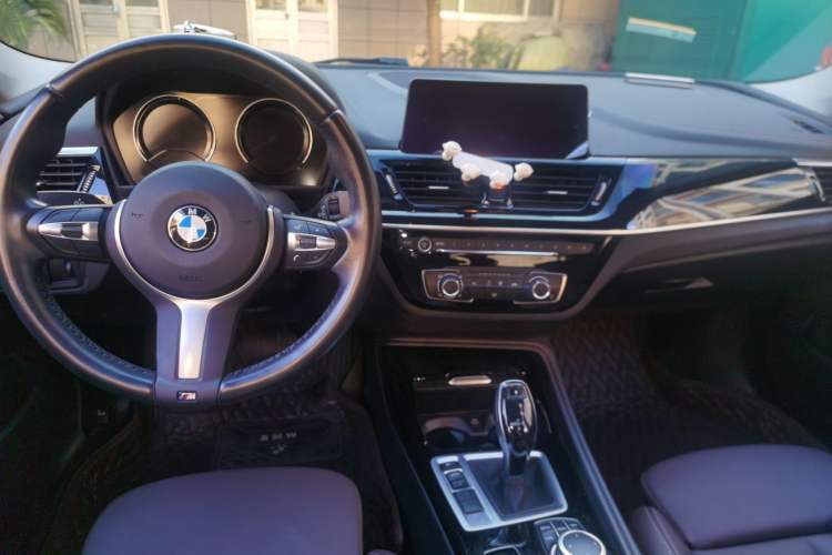 Used BMW 1 Series 2021 120i M Sport Night Edition Center Console
