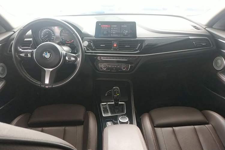 Used BMW 1 Series 2021 125i M Sport Night Edition Center Console