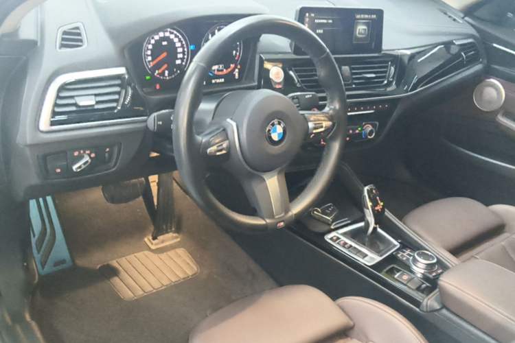 Used BMW 1 Series 2021 125i M Sport Night Edition Center Console