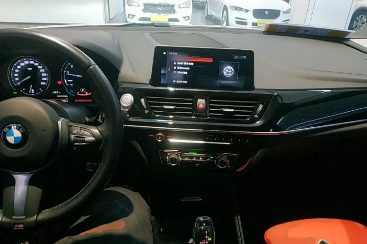 Used BMW 1 Series 2021 125i M Sport Night Edition Center Console