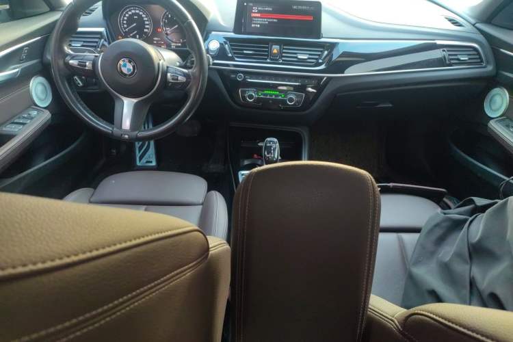 Used BMW 1 Series 2021 120i M Sport Night Edition Center Console