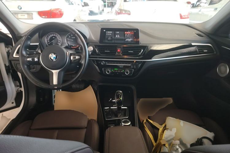 Used BMW 1 Series 2021 120i M Sport Night Edition Center Console