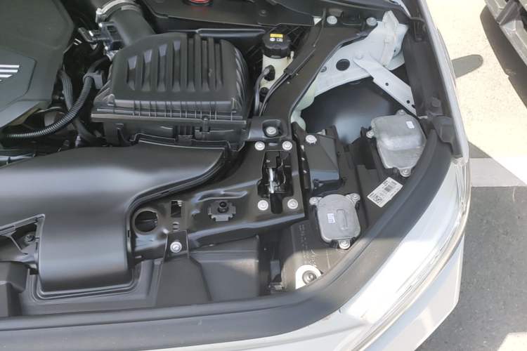 Used BMW 1 Series 2021 120i M Sport Night Edition Engine Bay Left