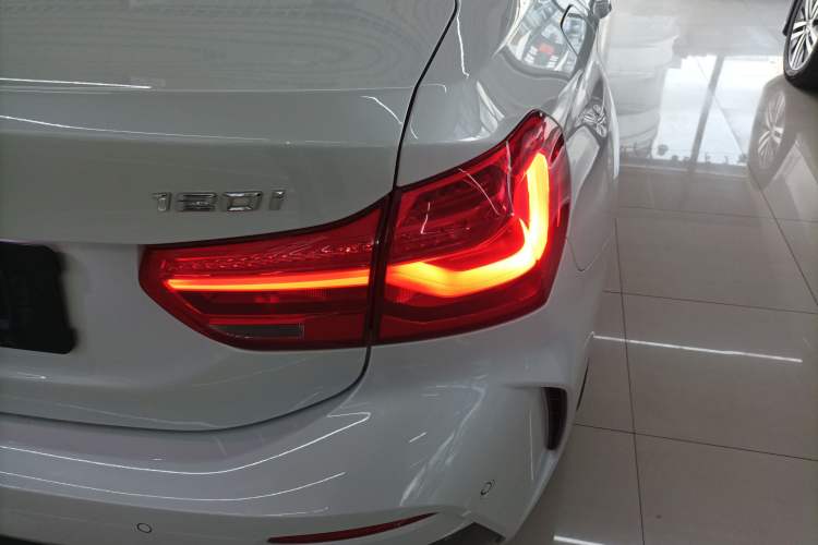Used BMW 1 Series 2021 120i M Sport Night Edition Exterior 3