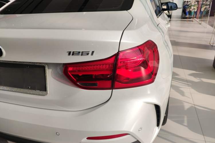 Used BMW 1 Series 2021 Restyled 125i M Sport Night Edition Exterior 3