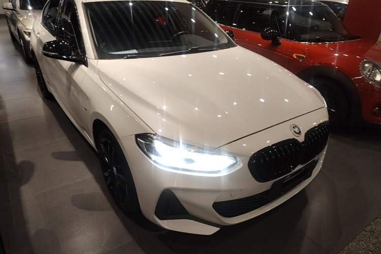 Used BMW 1 Series 2021 125i M Sport Night Edition Front Right 45 Deg