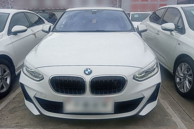 BMW 120i 2021 — 2