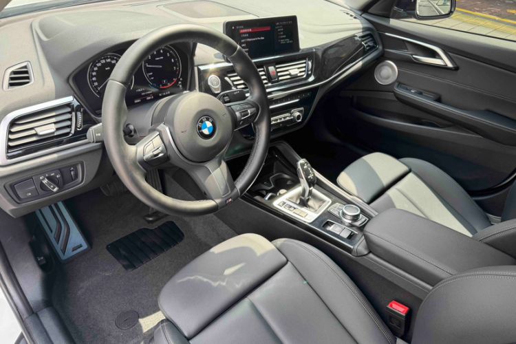 Used BMW 1 Series 2021 120i M Sport Night Edition Interior 4