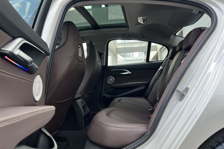 Used BMW 1 Series 2021 125i M Sport Night Edition Interior 5