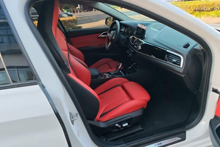 Used BMW 1 Series 2021 125i M Sport Night Edition Interior 8