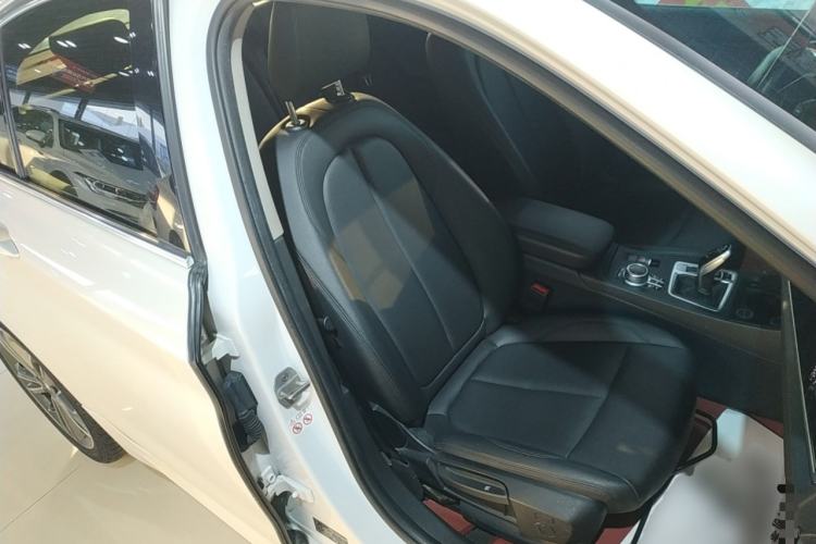 Used BMW 1 Series 2021 120i M Sport Edition Right Front Seat