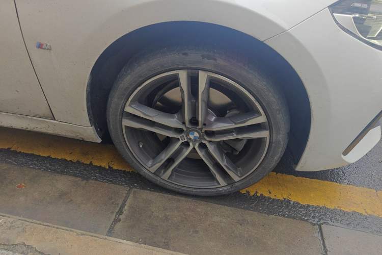 Used BMW 1 Series 2021 Restyled 125i M Sport Night Edition Right Front Wheel Hub